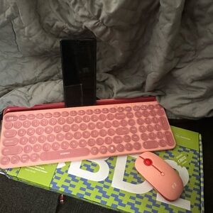 Pink 2.4 ghz Wireless/Bluetooth Keyboard and Mouse Combo